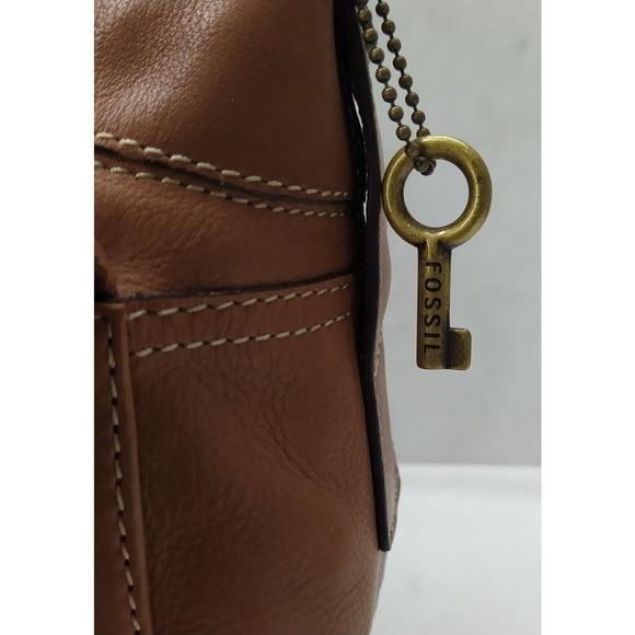 Fossil Brown Leather Front Pockets Zipper Closure Hobo Shoulder Bag - Picture 3 of 16